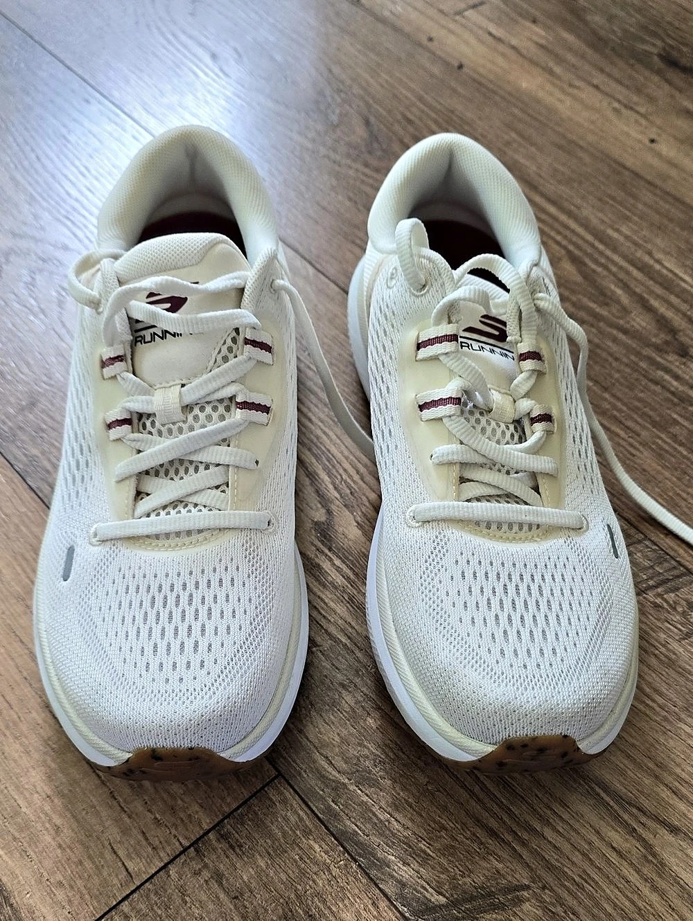 Skechers GO RUN Pure 4 Arch Fit Running Shoes White & Pink US 9